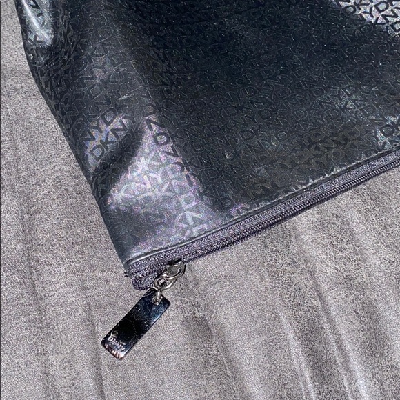 DKNY MAKE UP BAG/WASH BAG - Picture 2 of 4